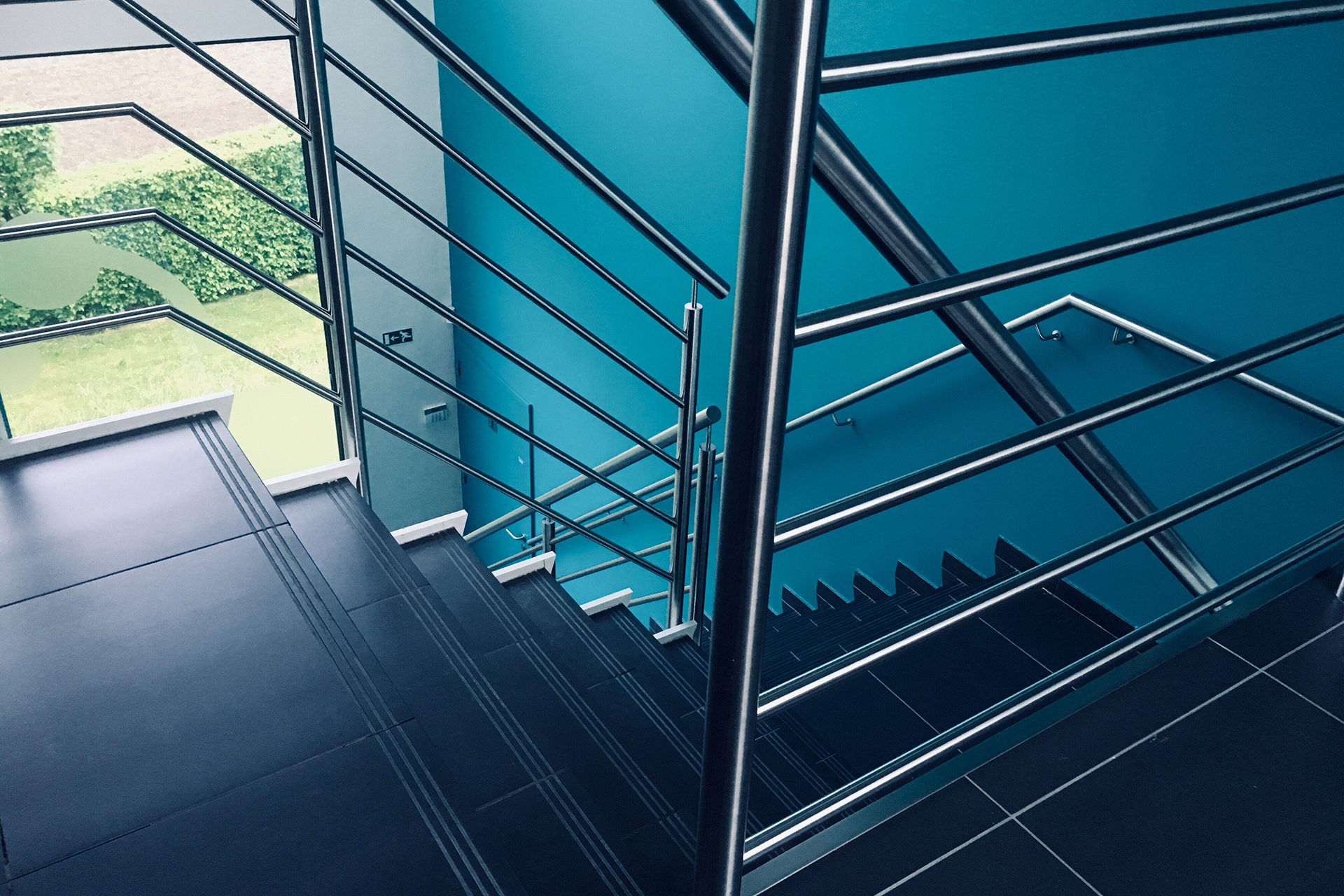 Con qué material debemos fabricar las barandillas de las escaleras? - PVC